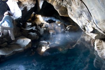 Islande : la cave de Grjótagjá